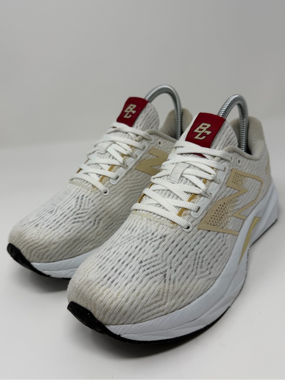 Women’s New Balance Cream & Gold Running Sneakers Boston college sz. 7.5